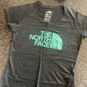 Women’s North Face t-shirt